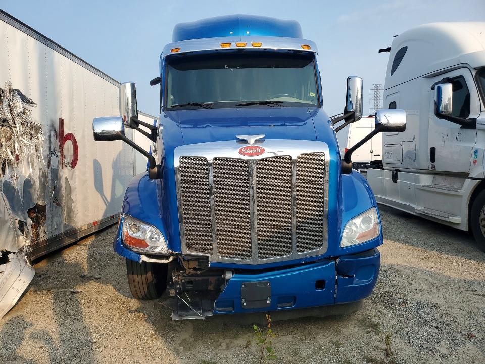 2018 Peterbilt All other VIN 1XPBDP9X9JD489528 COPART salvage auction — MINOR DENT/SCRATCHES, NJ - CERTIFICATE OF TITLE, sold $8,400 on 2026-09-03 (photo 5)