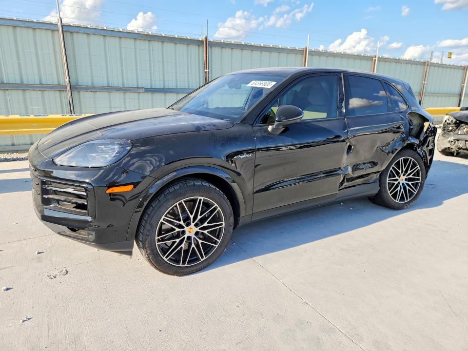 2024 Porsche Cayenne VIN WP1AE2AY4RDA29933 COPART salvage auction — SIDE, Tx - Salvage Vehicle Title, sold $47,000 on 2026-10-06 (photo 1)