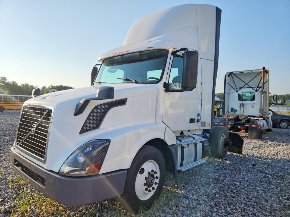 2017 Volvo VIN 4V4N39TGXHN977448 COPART salvage auction — NORMAL WEAR, In - Certificate Of Title, sold $5,000 on 2026-08-18 (photo 1)