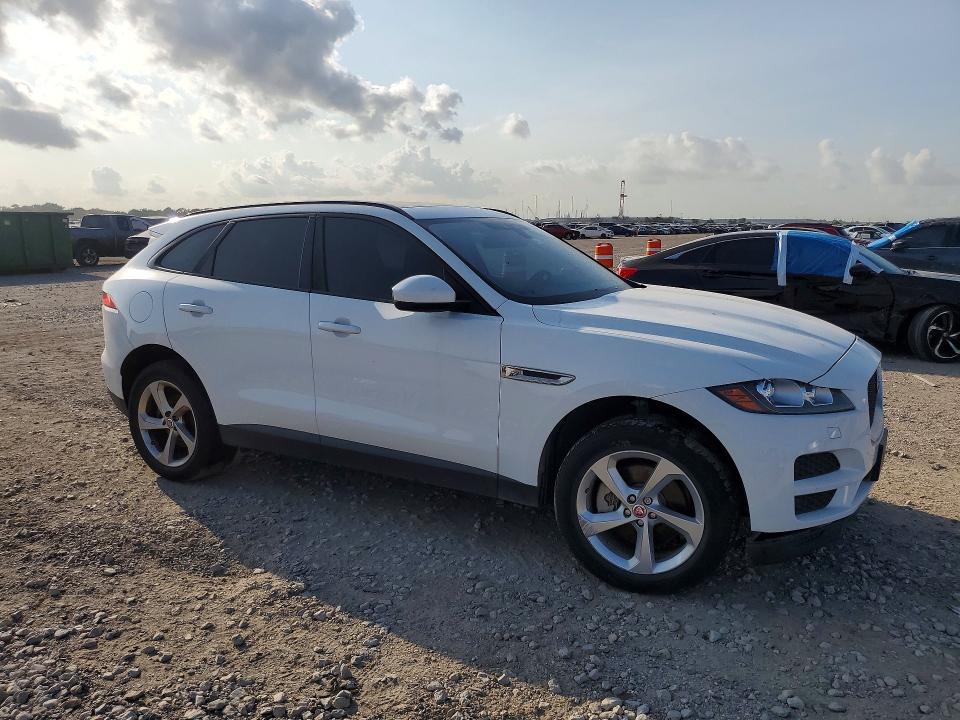 2017 Jaguar F-pace VIN SADCJ2BV3HA884024 COPART salvage auction — MINOR DENT/SCRATCHES, Tx - Certificate Of Title, sold $1,050 on 2026-09-11 (photo 4)