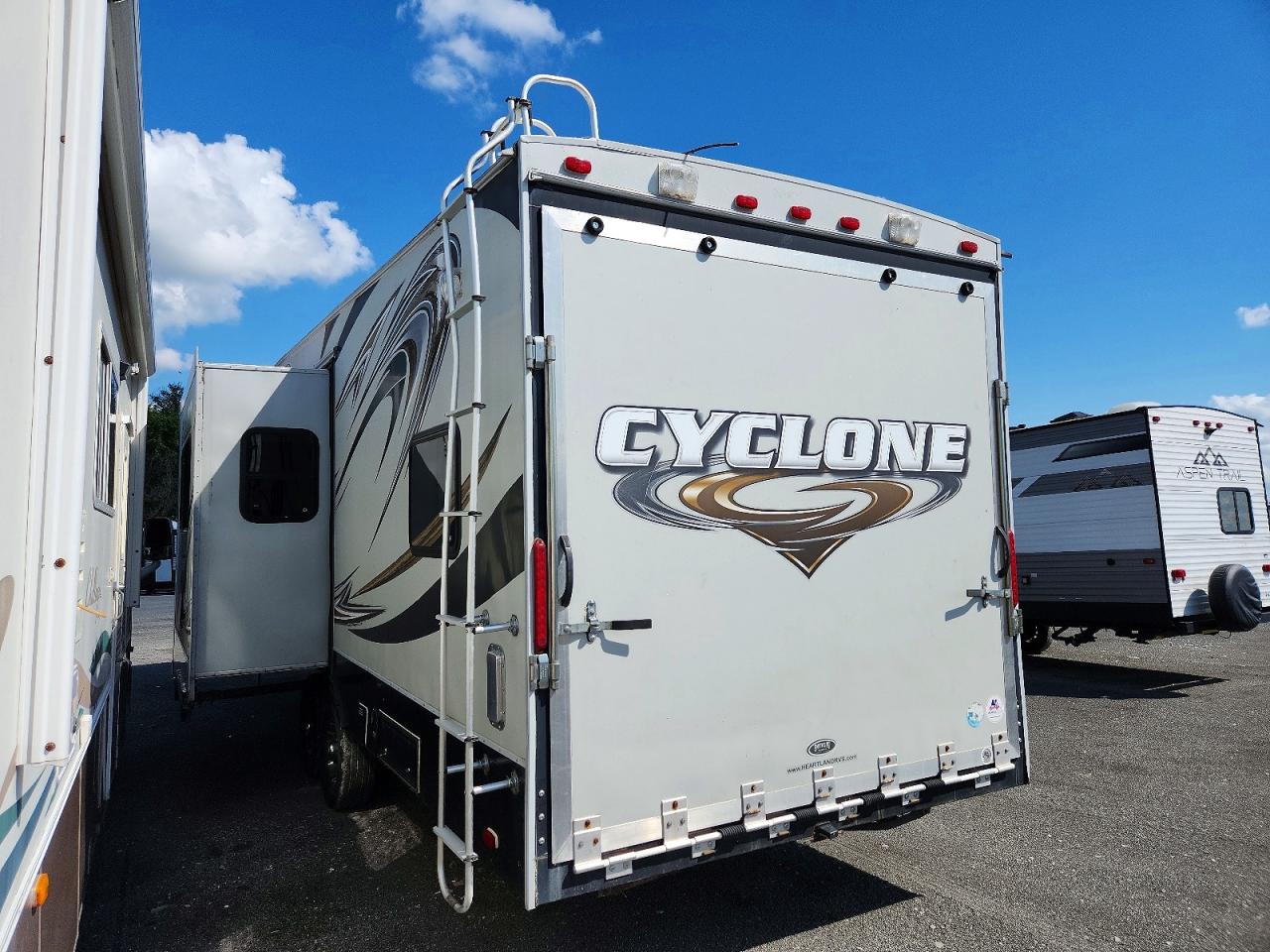 2012 Heartland Cyclone VIN 5SFCG3621CE247194 COPART salvage auction — Water/Flood, IL - SALVAGE CERT-FLOOD, sold $4,500 on 2026-09-18 (photo 3)