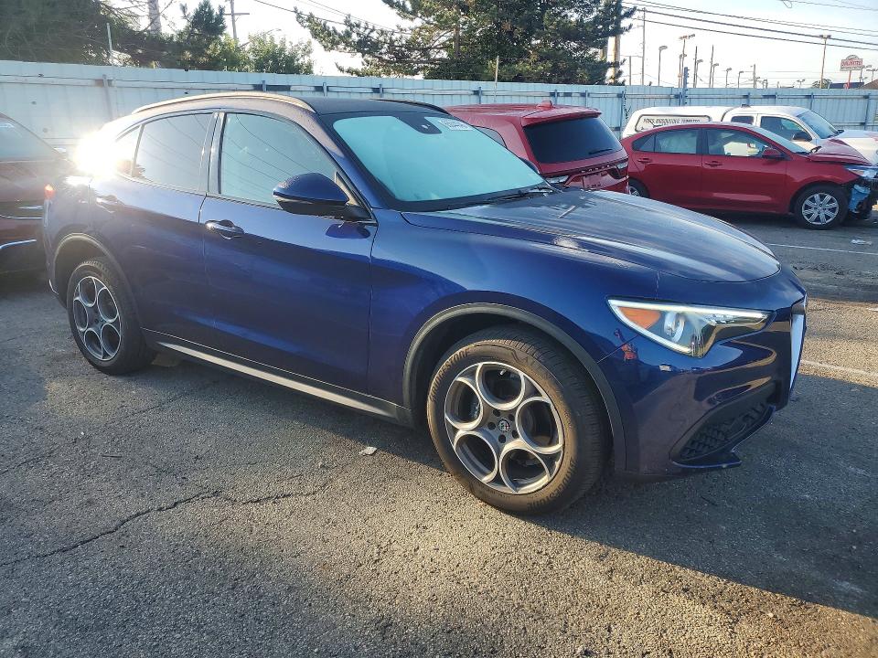2018 Alfa romeo Stelvio VIN ZASFAKPN0J7B69357 COPART salvage auction — MINOR DENT/SCRATCHES, Oh - Certificate Of Title, sold $500 on 2026-09-11 (photo 4)
