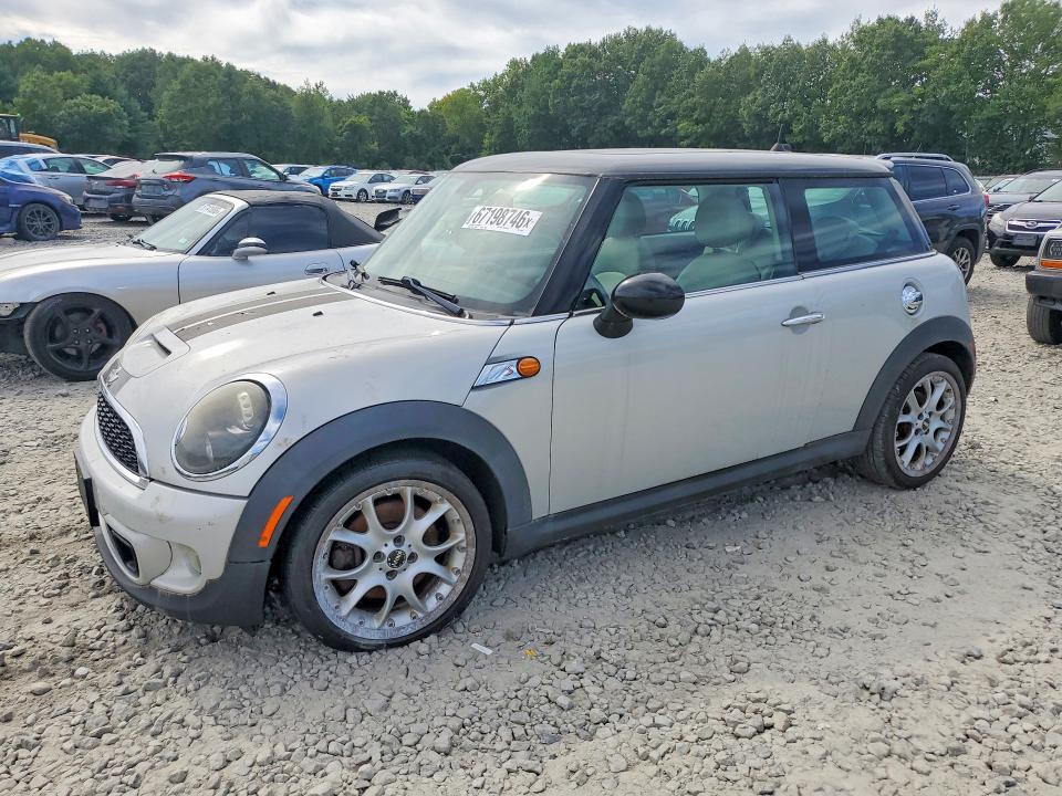 2011 Mini Cooper VIN WMWSV3C54BTY21023 COPART salvage auction — MECHANICAL, MA - CERTIFICATE OF TITLE, sold $375 on 2026-09-03 (photo 1)