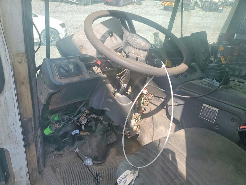 2008 Mack 600 rd600 VIN 1M2AV02C98M002276 COPART salvage auction — FRONT END, Tn - Clean Title Export Only, sold $1,500 on 2026-09-10 (photo 8)