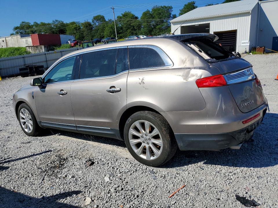 2018 Lincoln Mkt VIN 2LMHJ5AT0JBL01695 COPART salvage auction — REAR END, In - Cert Of Title-Salvage Title, sold $3,400 on 2026-09-10 (photo 2)