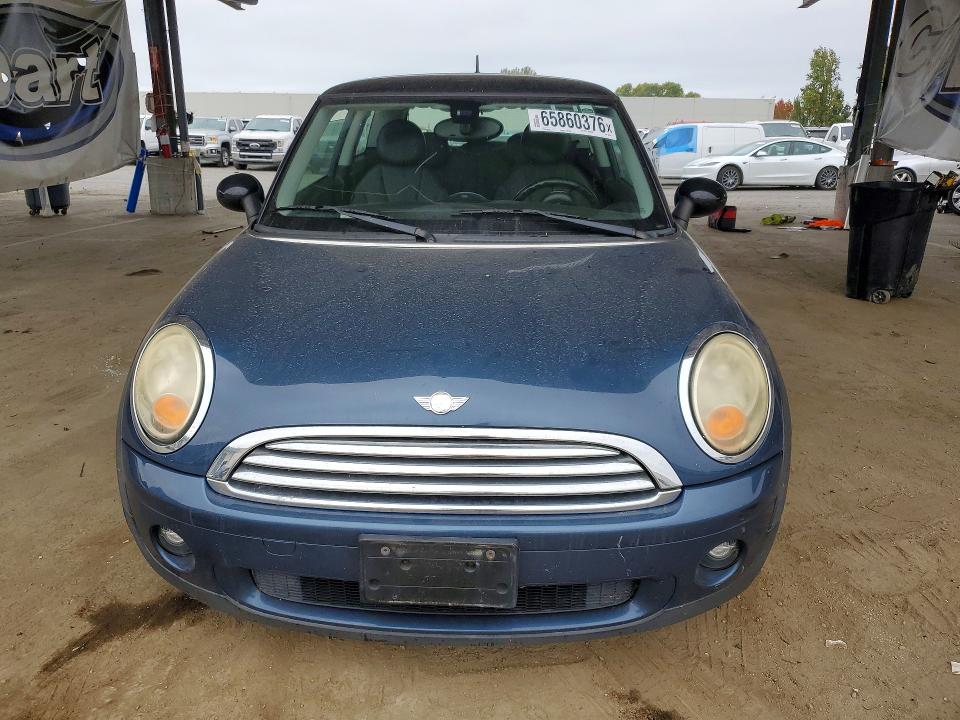 2009 Mini Cooper VIN WMWMF33539TU75417 COPART salvage auction — MINOR DENT/SCRATCHES, CA - DIS/DLR/EXP ONLY CLEAN TITLE, sold $525 on 2026-08-27 (photo 5)
