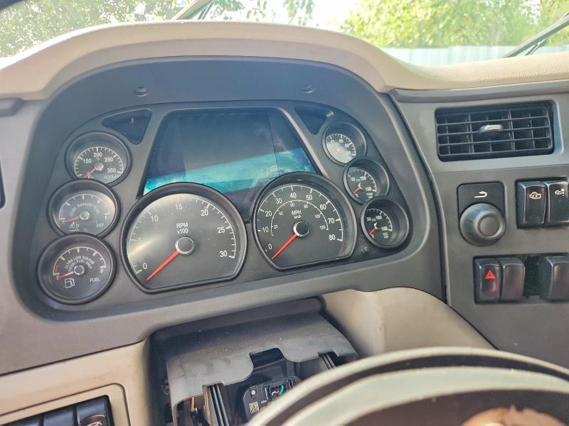 2018 Peterbilt 579 VIN 1XPBA48X6JD477572 COPART salvage auction — NORMAL WEAR, IN - CERTIFICATE OF TITLE, sold $5,100 on 2026-09-29 (photo 9)