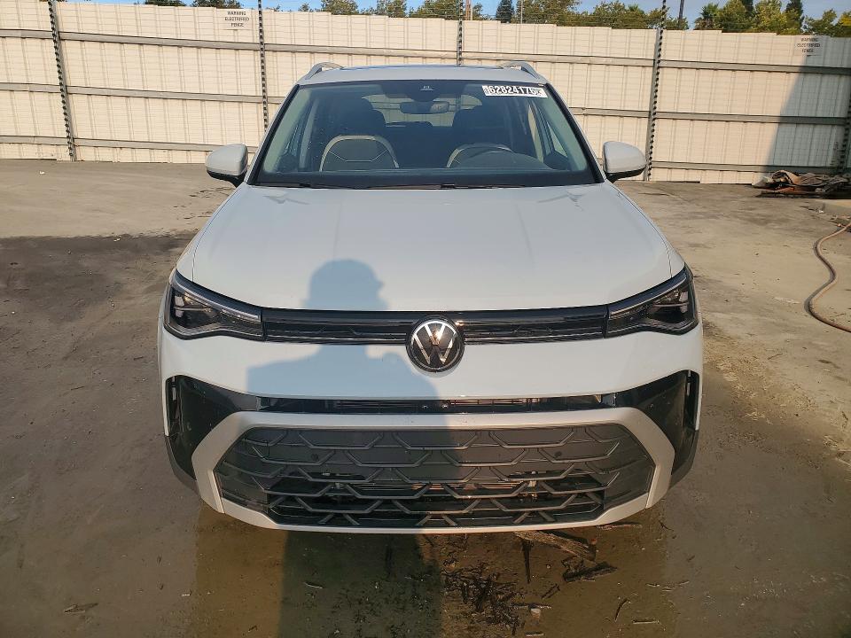 2025 Volkswagen Taos VIN 3VVVC7B28SM034550 COPART salvage auction — MINOR DENT/SCRATCHES, Nv - Certificate Of Title, sold $16,200 on 2026-08-25 (photo 5)