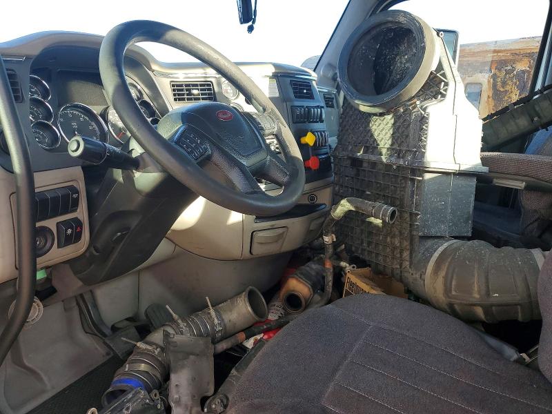2019 Peterbilt 579 VIN 1XPBDP9X2KD630537 COPART salvage auction — NORMAL WEAR, AZ - CERTIFICATE OF TITLE, sold $5,700 on 2026-09-15 (photo 8)