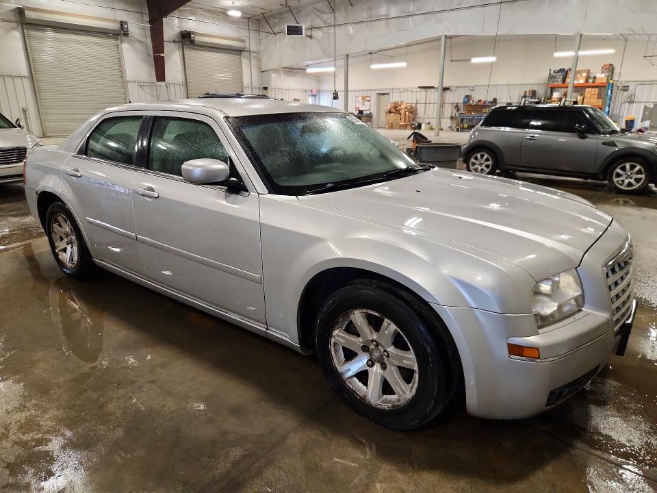 2006 Chrysler 300 VIN 2C3KA53G56H387441 COPART salvage auction — HAIL, Mn - Certificate Of Title, sold $300 on 2026-08-24 (photo 4)