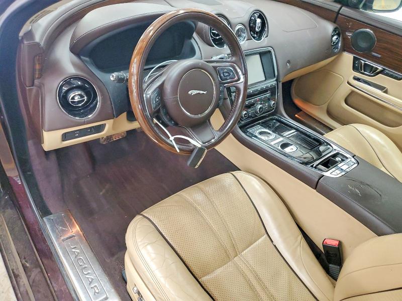 2016 Jaguar Xj VIN SAJWJ1CD0G8V94579 COPART salvage auction — MINOR DENT/SCRATCHES, Nc - Dealer Only Clean Title, sold $3,900 on 2026-09-08 (photo 8)