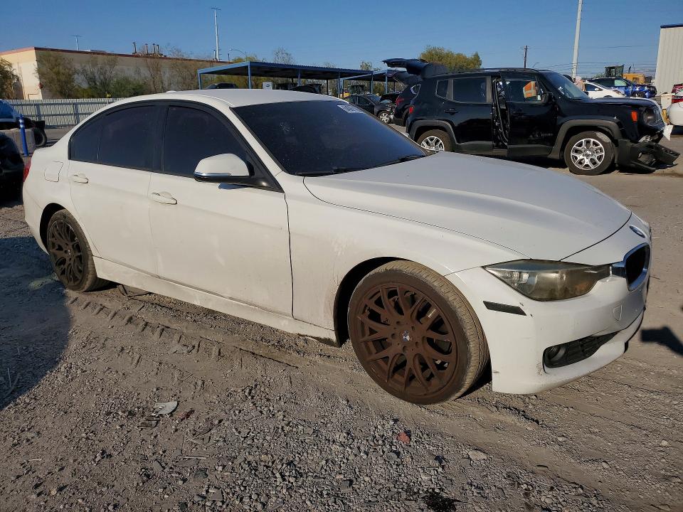 2012 BMW 3er VIN WBA3C1C50CF433124 COPART salvage auction — MINOR DENT/SCRATCHES, Va - Certificate Of Title, sold $1,050 on 2026-08-13 (photo 4)