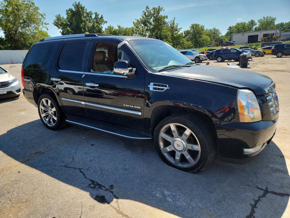 2014 Cadillac Escalade VIN 1GYS4BEF2ER144152 COPART salvage auction — MECHANICAL, Mo - Certificate Of Title, sold $700 on 2026-08-21 (photo 4)