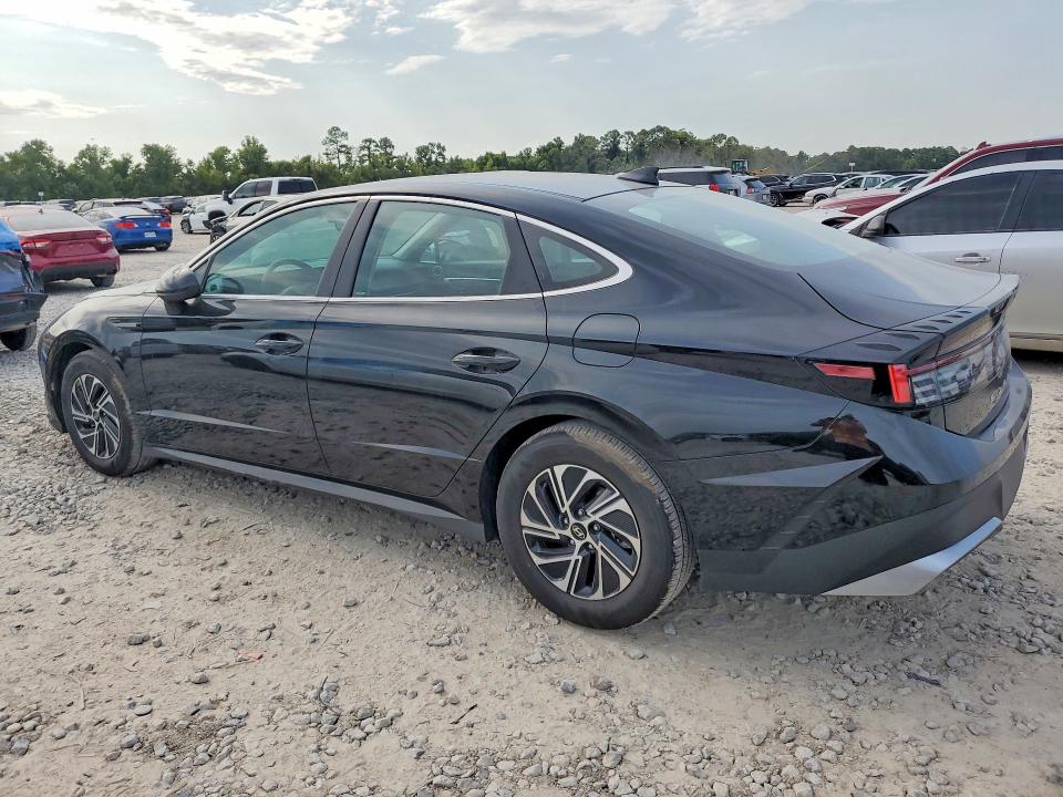 2026 Hyundai Sonata VIN KMHL24JJ8TA172714 COPART salvage auction — WATER/FLOOD, Fl - Cert Of Title-Slvg Rebld Flood, sold $14,000 on 2026-09-11 (photo 2)