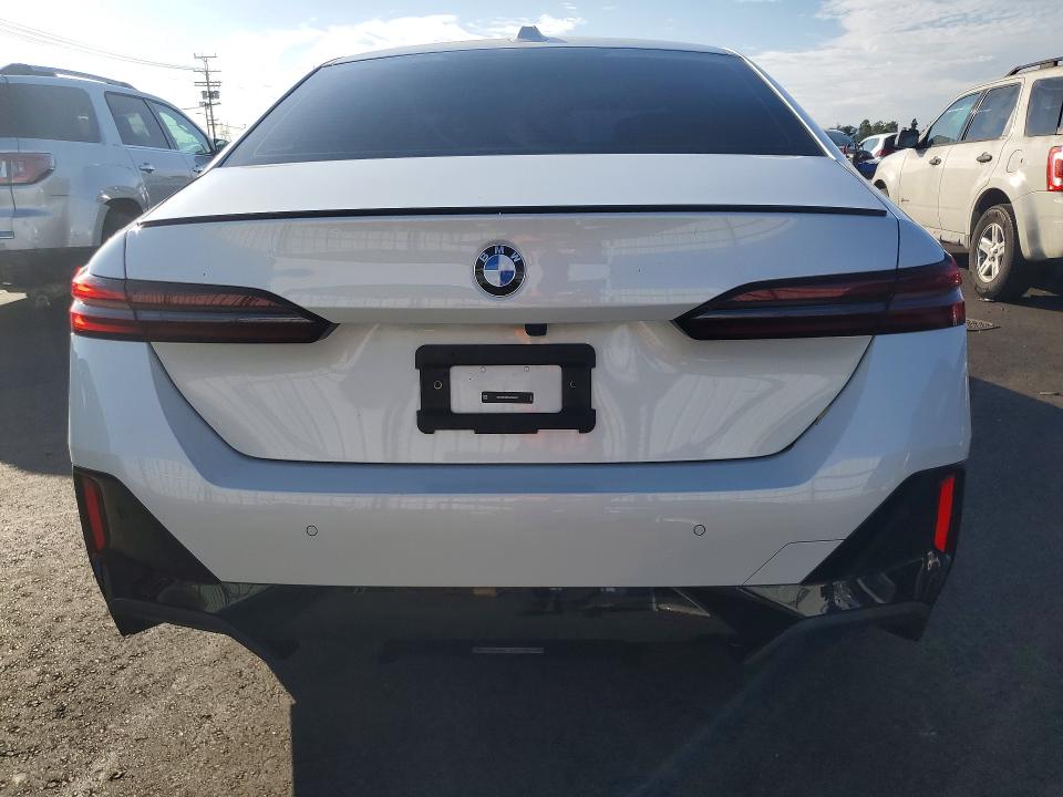 2024 BMW 5er VIN WBA43FJ05RCS99097 COPART salvage auction — SIDE, Ca - Dis/Dlr/Exp Clean W/Salv Hist, sold $28,750 on 2026-08-17 (photo 6)