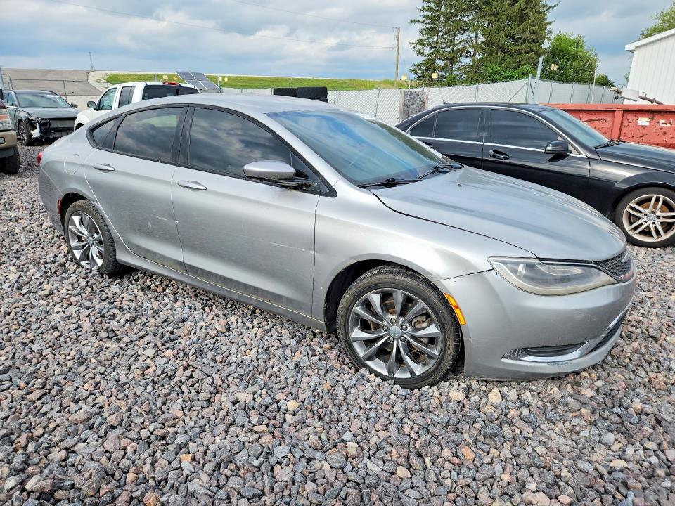 2015 Chrysler 200 VIN 1C3CCCBB2FN559716 COPART salvage auction — SIDE, In - Cert Of Title - Rebuilt Vehicl, sold $500 on 2026-09-15 (photo 4)