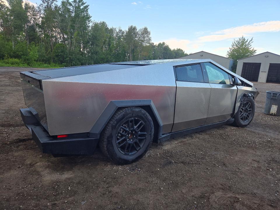 2025 Tesla Cybertruck VIN 7G2CEHEE8SA065579 COPART salvage auction — ALL OVER, ON - PERMIT SALVAGE, sold $27,000 on 2026-09-08 (photo 3)