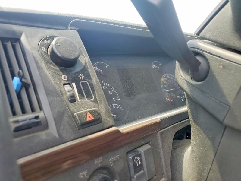 2019 Volvo VIN 4V4WC9EH0KN906986 COPART salvage auction — FRONT END, Md - Dealer Only Clean Title, sold $500 on 2026-09-01 (photo 9)