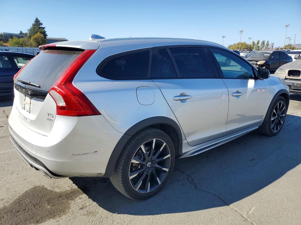 2016 Volvo V60 cross country VIN YV4612HK5G1017449 COPART salvage auction — SIDE, Ca - Dis/Dlr/Exp Only Clean Title, sold $400 on 2026-08-22 (photo 3)