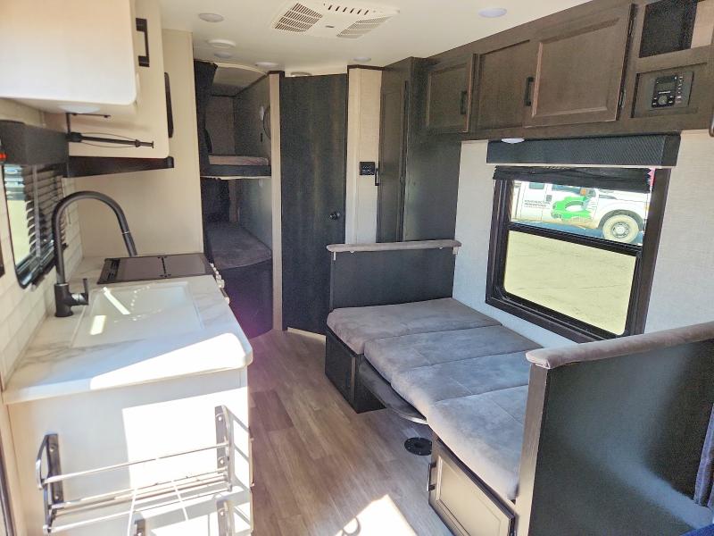 2022 Jayco Jay flight VIN 1UJBJ0BM3N75N0572 COPART salvage auction — BURN, CA - DLR/DIS/EXP ONLY SALVAGE TITLE, sold $9,700 on 2026-09-15 (photo 6)