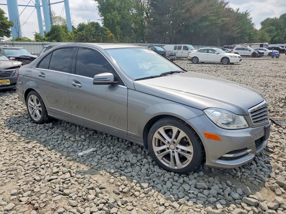 2012 Mercedes-benz VIN WDDGF8BB5CA646942 COPART salvage auction — WATER/FLOOD, Salvage Title, sold $450 on 2026-08-17 (photo 4)