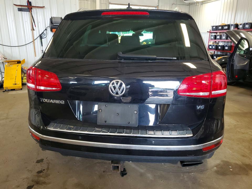 2017 Volkswagen Touareg VIN WVGRF7BPXHD001438 COPART salvage auction — MINOR DENT/SCRATCHES, Mn - Certificate Of Title, sold $1,700 on 2026-08-13 (photo 6)