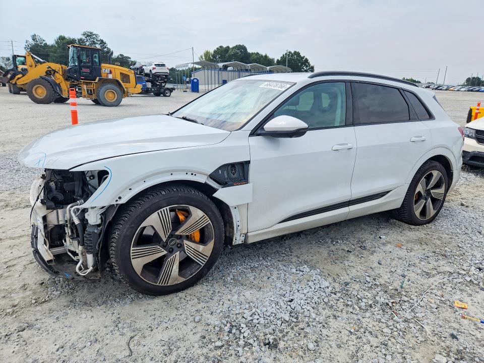 2022 Audi E-tron VIN WA1LAAGE8NB042262 — COPART salvage auction photo