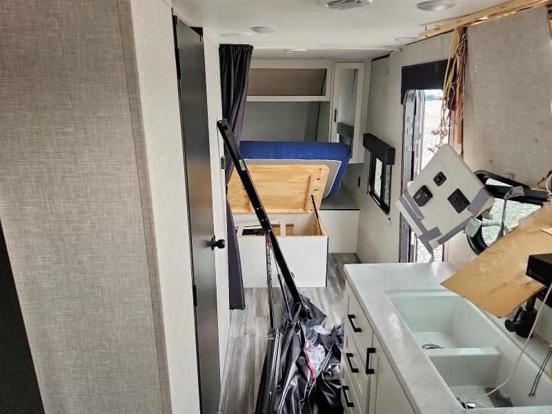 2025 Jayco Jay flight VIN 1UJBC0BLXS1YZ0821 COPART salvage auction — SIDE, NY - MV-907A SALVAGE CERTIFICATE, sold $125 on 2026-09-14 (photo 5)