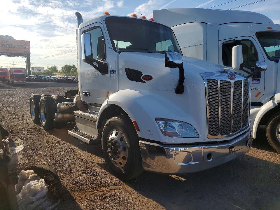 2019 Peterbilt 579 VIN 1XPBDP9X2KD630537 COPART salvage auction — NORMAL WEAR, AZ - CERTIFICATE OF TITLE, sold $5,700 on 2026-09-15 (photo 4)