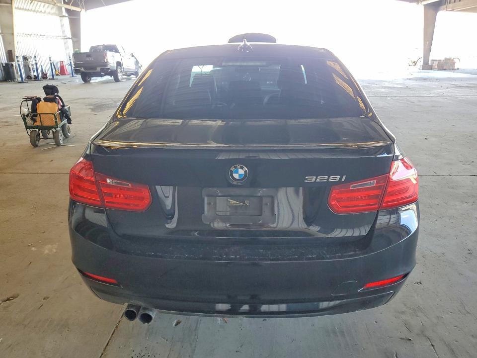 2013 BMW 3 series VIN WBA3C1C59DF441837 COPART salvage auction — MINOR DENT/SCRATCHES, CA - DIS/DLR/EXP ONLY CLEAN TITLE, sold $2,600 on 2026-08-20 (photo 6)