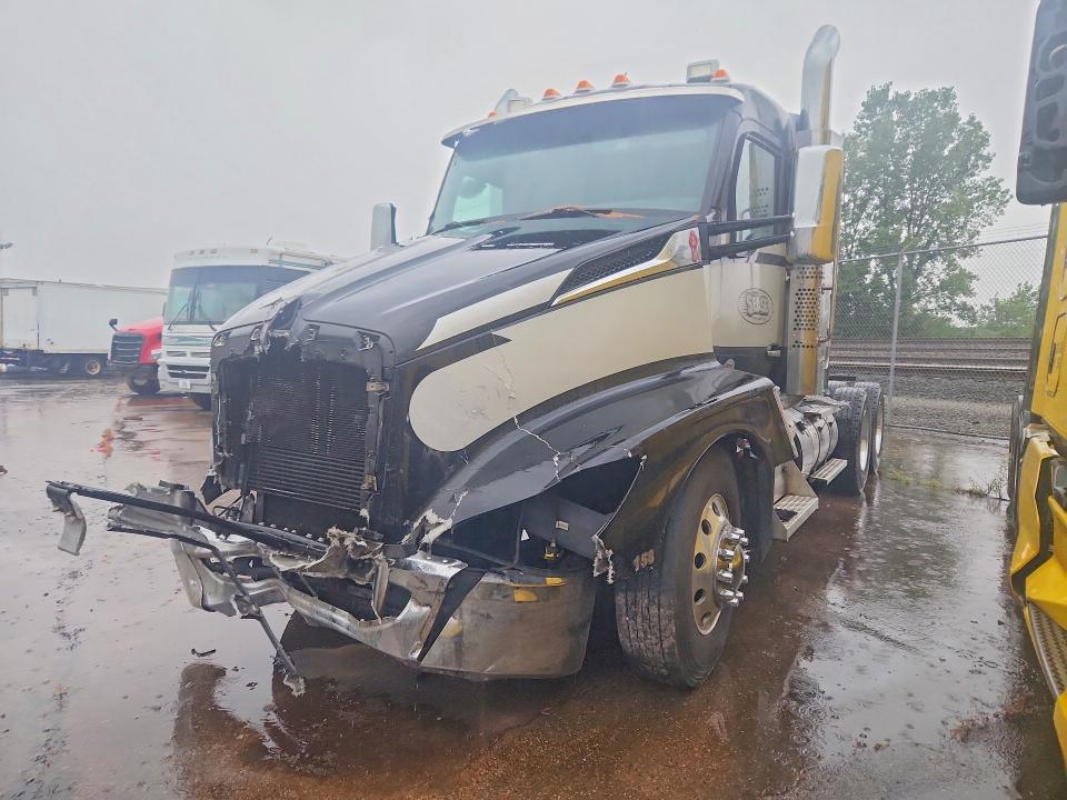 2025 Kenworth T680 VIN 1XKYDP9X5SJ132561 — COPART salvage auction photo