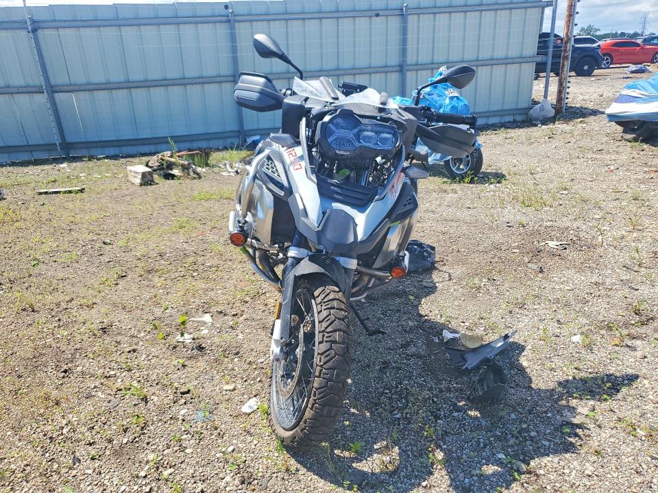 2023 BMW R 1250 VIN WB10M1304P6H78900 COPART salvage auction — FRONT END, Il - Salvage Certificate, sold $8,600 on 2026-09-16 (photo 2)