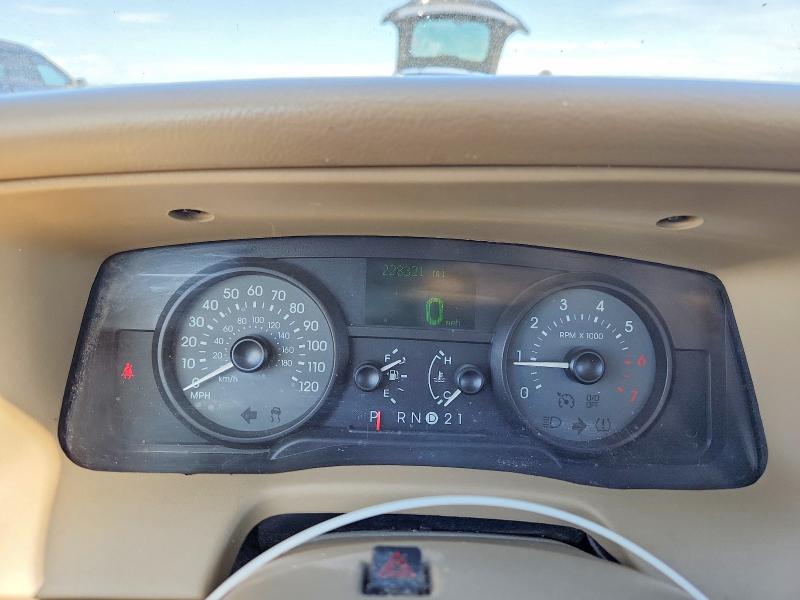 2008 Mercury Grand marquis VIN 2MEFM75V88X622644 COPART salvage auction — FRONT END, CO - SALVAGE TITLE, sold $400 on 2026-09-01 (photo 9)