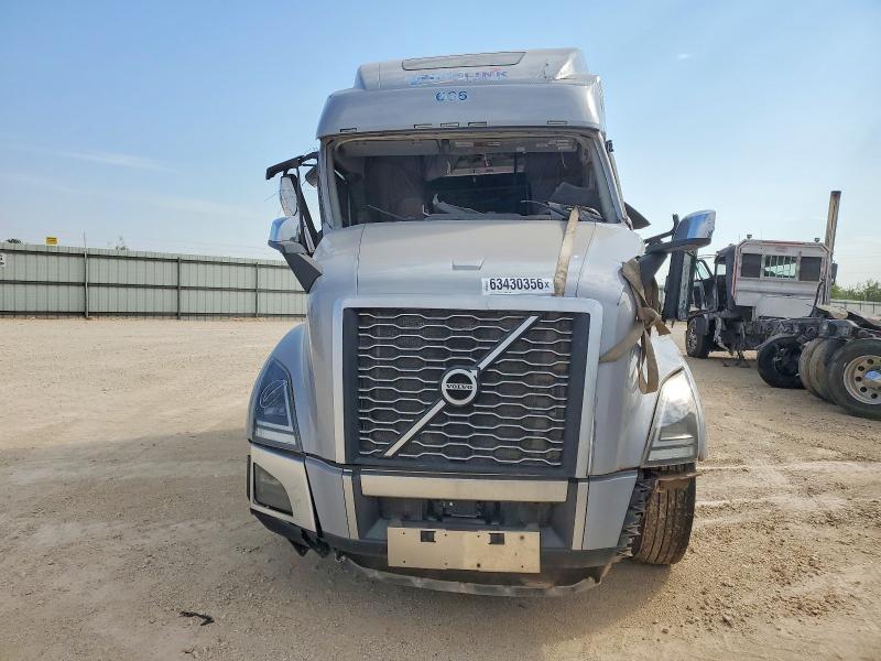 2022 Volvo VIN 4V4NC9EH8NN288574 COPART salvage auction — ROLLOVER, Salvage Title, sold $14,000 on 2026-08-28 (photo 9)