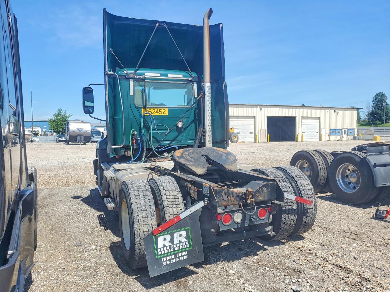 2017 Mack Cxu612 VIN 1M1AW01X8HM009760 COPART salvage auction — Minor Dent/Scratches, OK - CERTIFICATE OF TITLE, sold $1,550 on 2026-09-11 (photo 2)