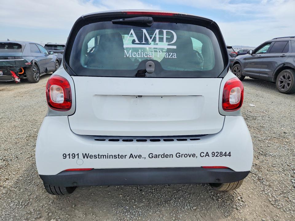 2019 Smart Fortwo VIN WMEFJ9BA9KK367442 COPART salvage auction — MINOR DENT/SCRATCHES, CA - DIS/DLR/EXP ONLY CLEAN TITLE, sold $1,100 on 2026-09-22 (photo 6)