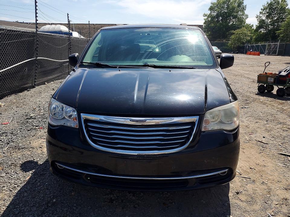 2016 Chrysler Town & country VIN 2C4RC1BG5GR247996 COPART salvage auction — REAR END, Salvage Title, sold $575 on 2026-09-10 (photo 5)