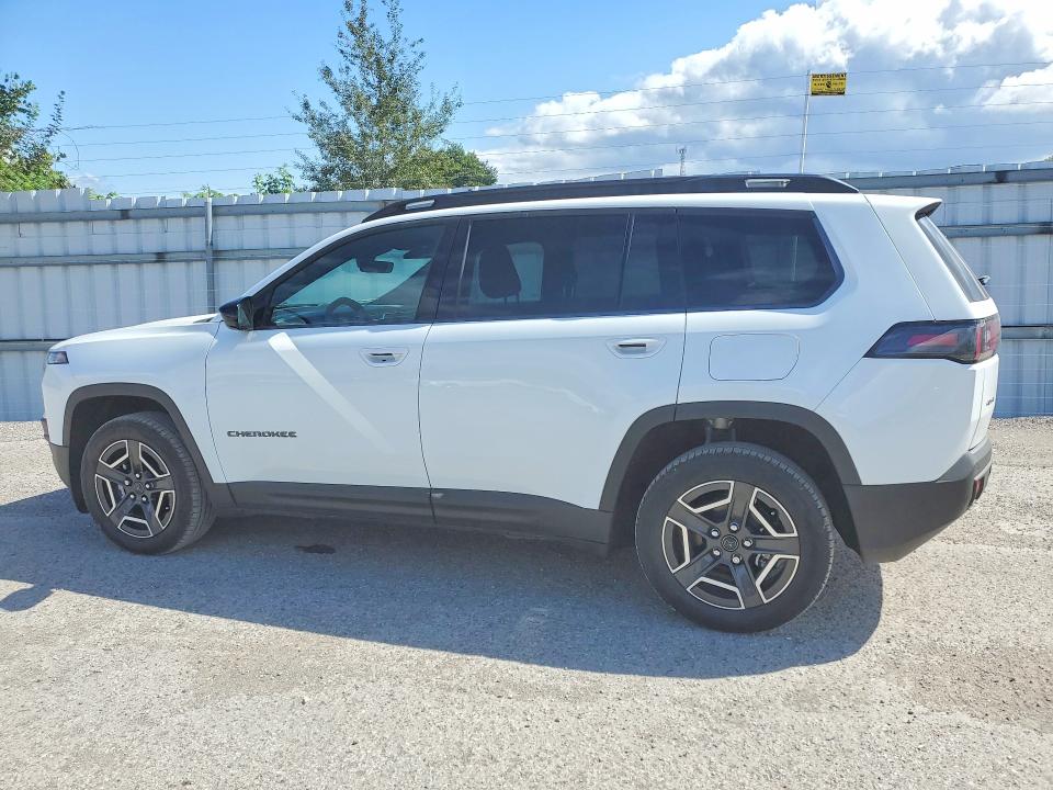 2026 Jeep Cherokee VIN 3C4PJMB21TT204542 COPART salvage auction — NORMAL WEAR, ON - PERMIT NO BRAND - UNFIT (P), sold $32,500 on 2026-09-16 (photo 2)
