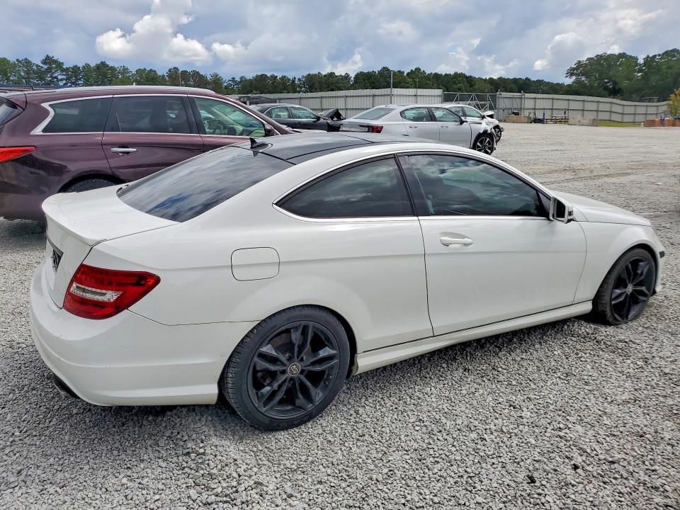 2014 Mercedes-benz C-klasse VIN WDDGJ8JB6EG280439 COPART salvage auction — MECHANICAL, Ga - Certificate Of Title (P), sold $3,400 on 2026-08-12 (photo 3)