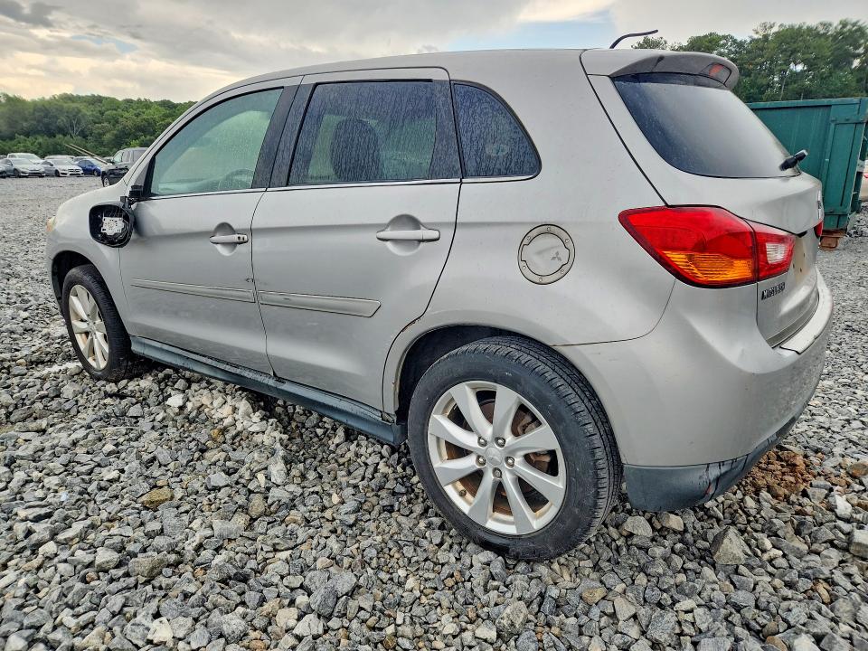 2015 Mitsubishi VIN 4A4AP4AU0FE006037 COPART salvage auction — MECHANICAL, Salvage Title, sold $800 on 2026-08-25 (photo 2)