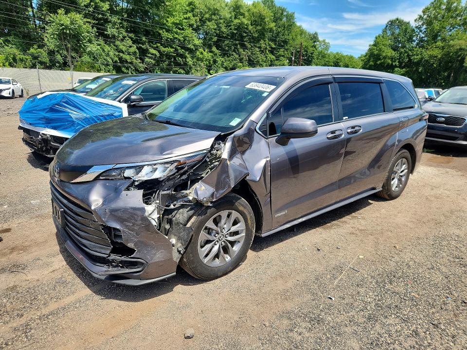 2021 Toyota Sienna VIN 5TDKRKEC3MS048043 — COPART salvage auction photo
