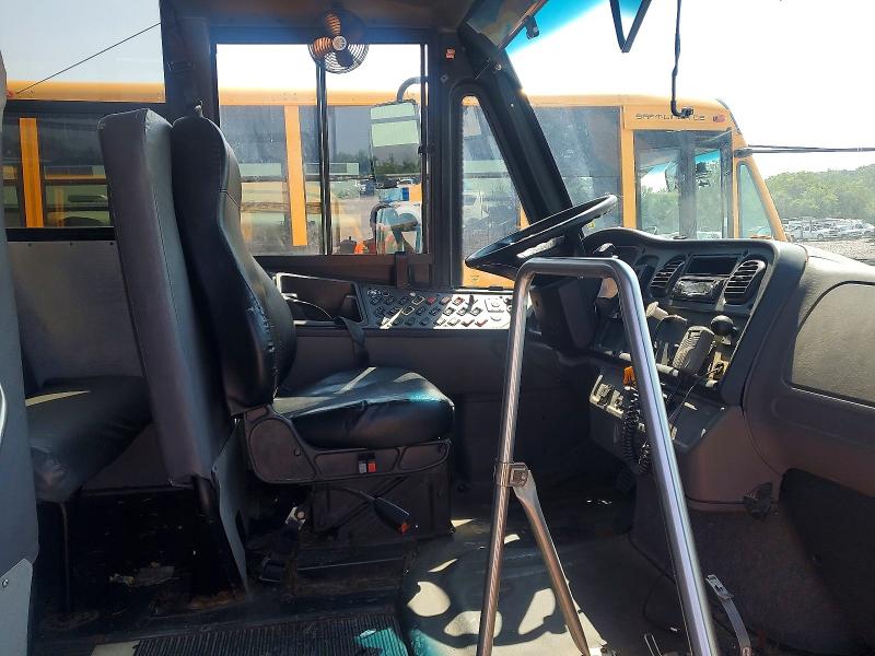 2012 Thomas Saf-t-liner C2 VIN 4UZABRDT5CCBK4984 COPART salvage auction — NORMAL WEAR, KS - CERTIFICATE OF TITLE, sold $2,000 on 2026-10-22 (photo 5)