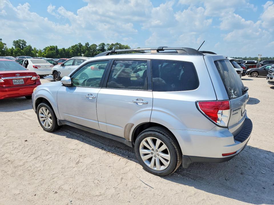 2013 Subaru Forester VIN JF2SHADC7DH411108 COPART salvage auction — MINOR DENT/SCRATCHES, Salvage Title, sold $500 on 2026-09-01 (photo 2)