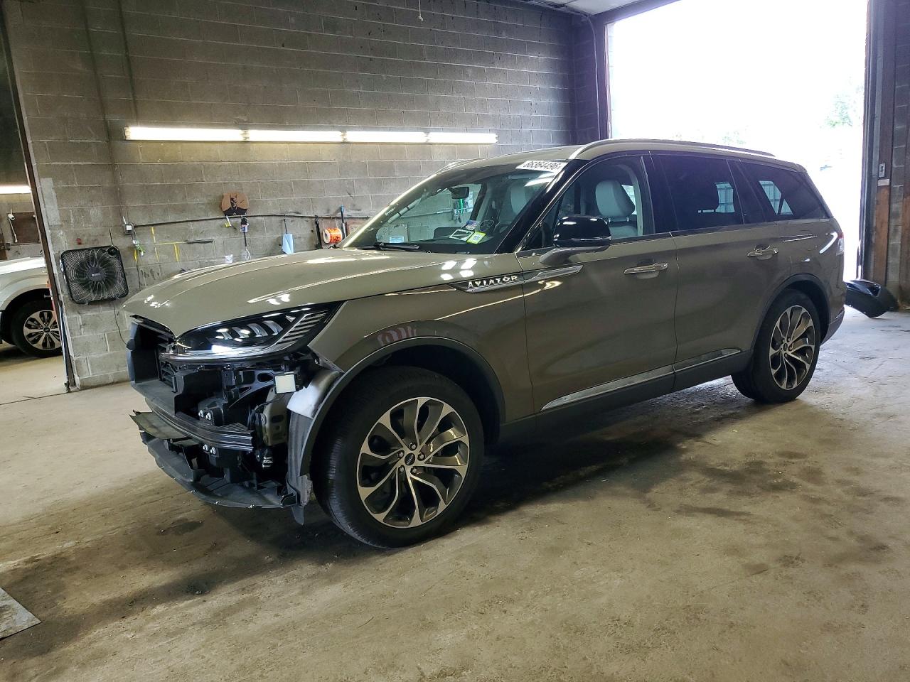 2025 Lincoln Aviator VIN 5LM5J7XC3SGL20427 — COPART salvage auction photo
