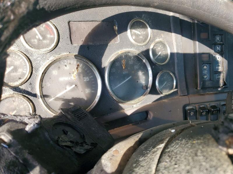 2014 Peterbilt 365 VIN 1NPSL79X7ED238011 COPART salvage auction — Burn Interior, IN - DEALER ONLY CLEAN TITLE (P), sold $9,500 on 2026-09-22 (photo 9)