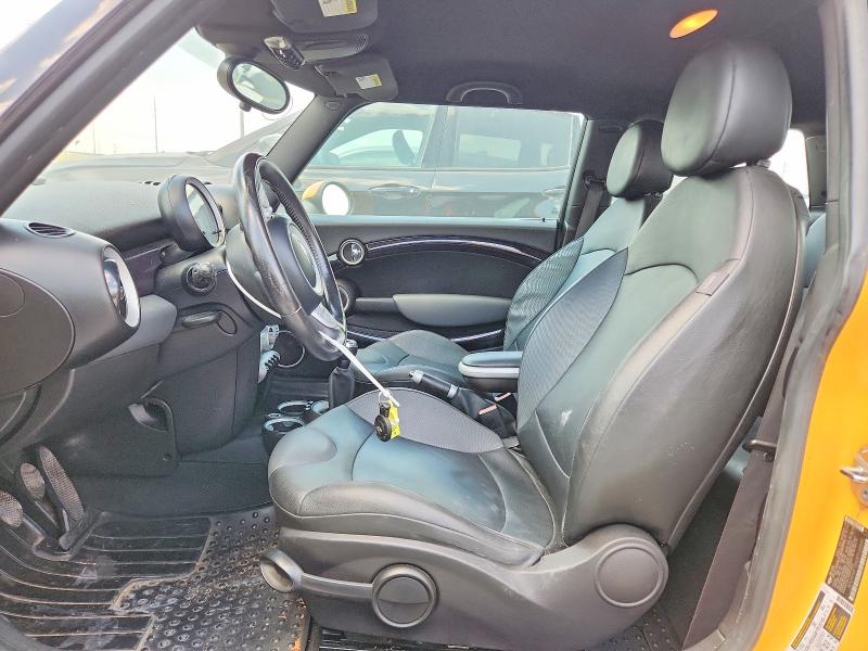 2009 Mini Cooper VIN WMWMF33509TU70997 COPART salvage auction — NORMAL WEAR, Tx - Certificate Of Title, sold $475 on 2026-08-11 (photo 9)