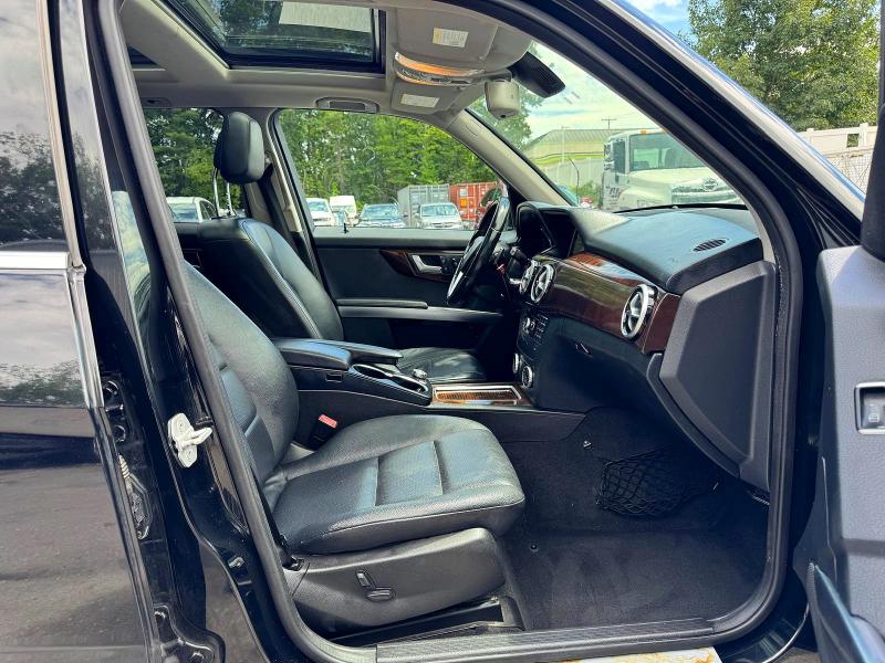 2014 Mercedes-benz VIN WDCGG8JB4EG265442 COPART salvage auction — MINOR DENT/SCRATCHES, MA - CERTIFICATE OF TITLE, sold $5,500 on 2026-08-12 (photo 9)