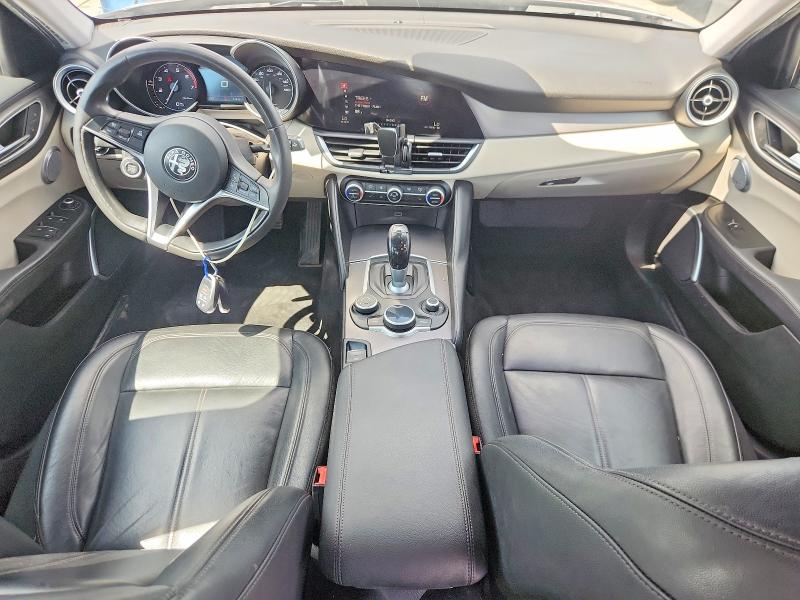 2018 Alfa romeo Giulia VIN ZARFAEEN3J7575832 COPART salvage auction — MINOR DENT/SCRATCHES, Tn - Certificate Of Title, sold $4,750 on 2026-08-12 (photo 8)