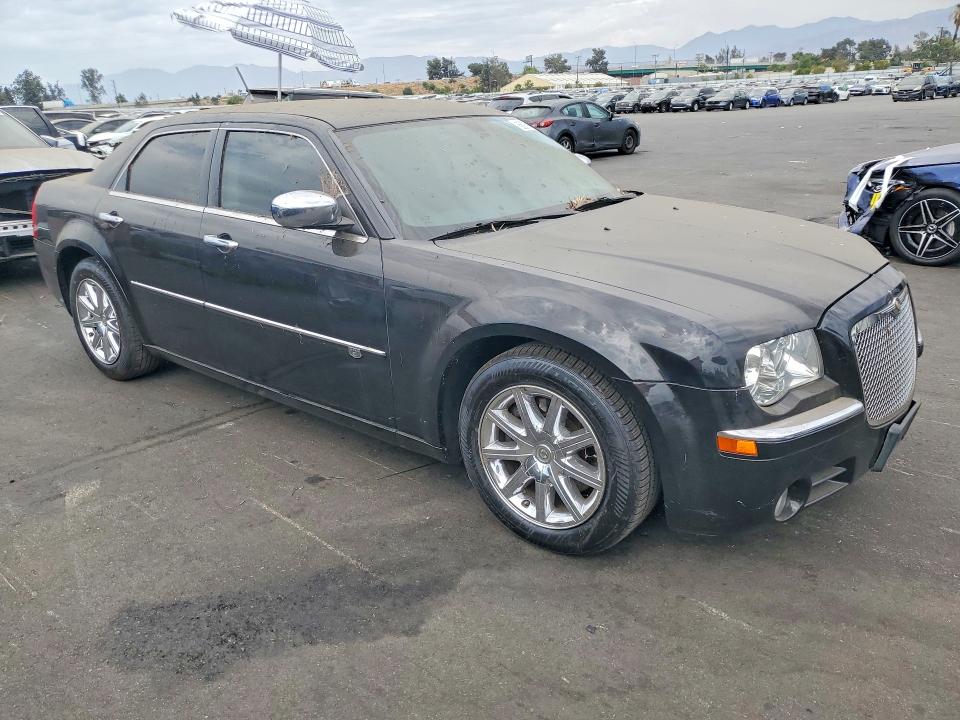2008 Chrysler 300 VIN 2C3KA63H18H140239 COPART salvage auction — MINOR DENT/SCRATCHES, CA - DIS/DLR/EXP ONLY CLEAN TITLE (P), sold $275 on 2026-09-30 (photo 4)