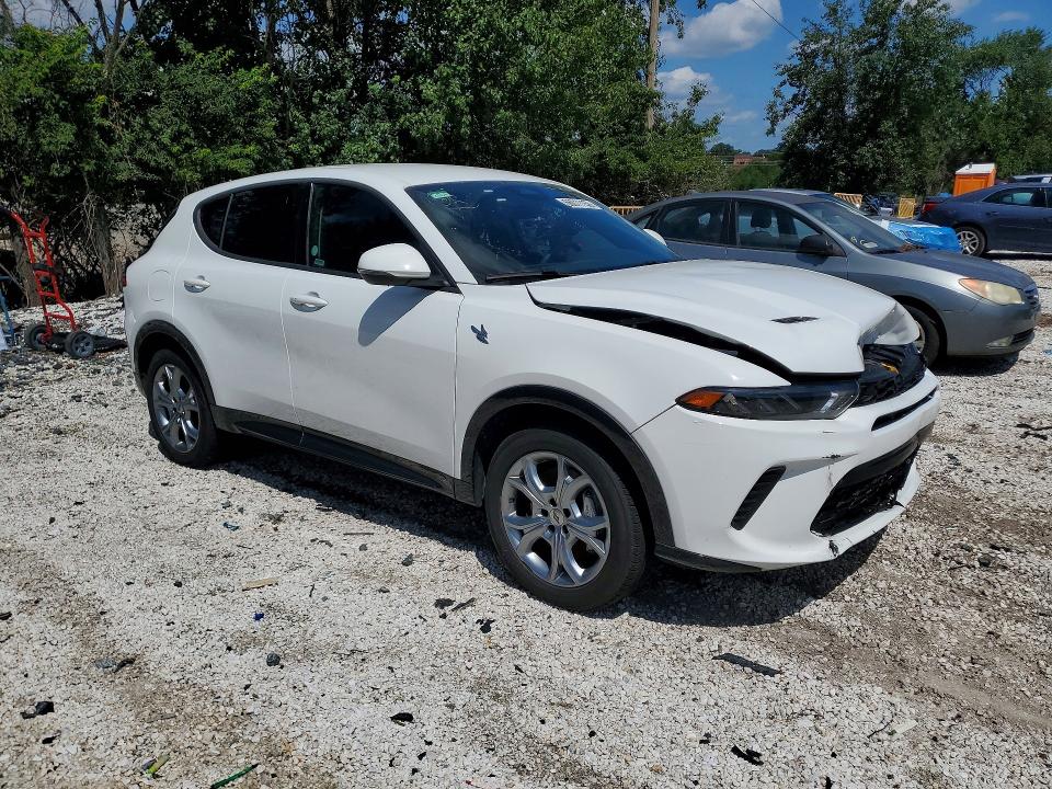 2024 Dodge Hornet VIN ZACPDFCW2R3A27933 COPART salvage auction — FRONT END, Fl - Certificate Of Destruction, sold $6,700 on 2026-09-10 (photo 4)